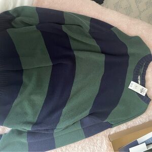 Holister sweater